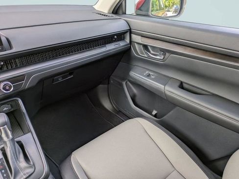 Used 2025 Honda CR-V LX image 17