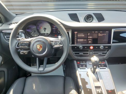 Used 2025 Porsche Macan S image 8