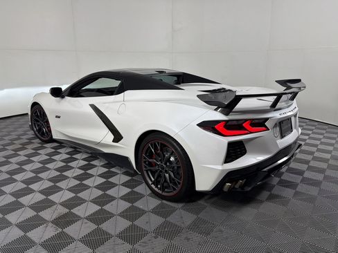 Used 2023 Chevrolet Corvette Stingray Premium Conv w/ Z51 Performance Package RWD image 3