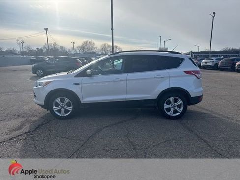 Used 2016 Ford Escape SE w/ Equipment Group 201A image 2