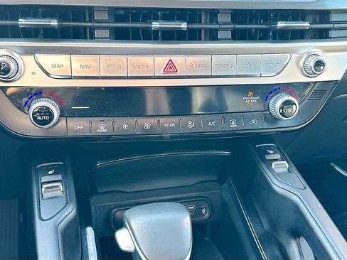 Used 2025 Kia Telluride S AWD/4WD image 16