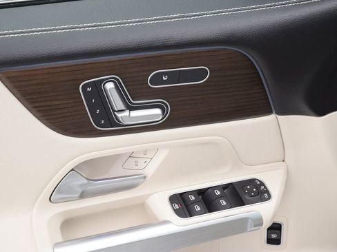 Used 2026 Mercedes-Benz GLB 250 image 22