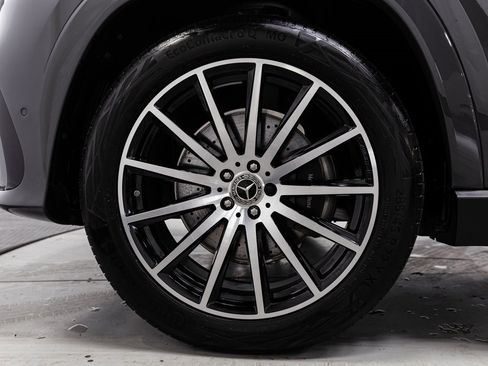 Used 2025 Mercedes-Benz GLS 580 4MATIC image 41