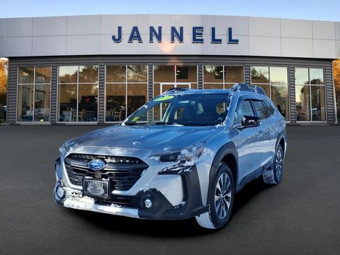 Used 2025 Subaru Outback Limited image 1