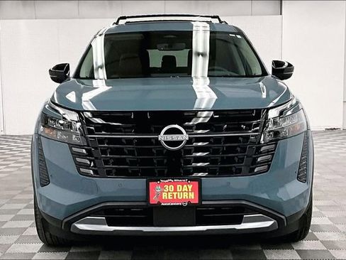 New 2026 Nissan Pathfinder Platinum image 17