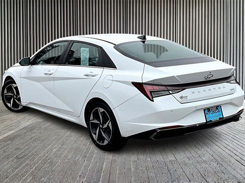 Used 2021 Hyundai Elantra Limited image 2