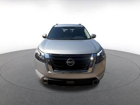 Used 2025 Nissan Pathfinder SV image 7