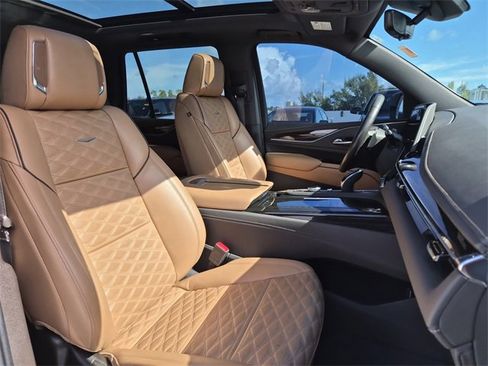 Used 2022 Cadillac Escalade Premium Luxury image 21