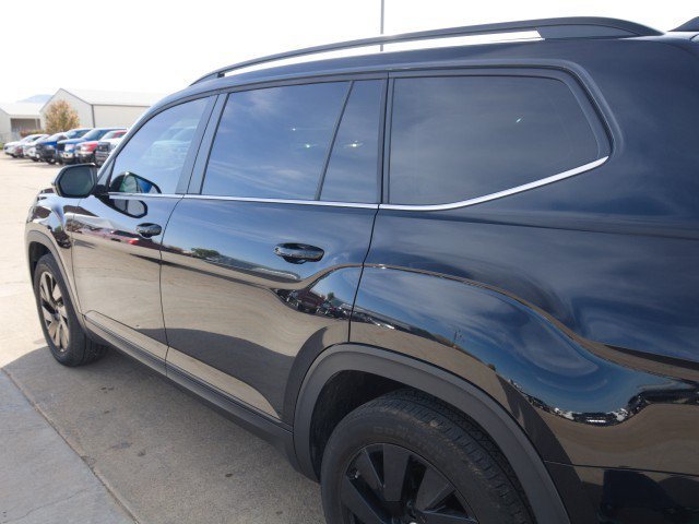 Used 2024 Volkswagen Atlas SE w/ Panoramic Sunroof Package FWD image 8