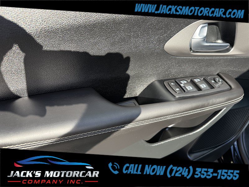 Used 2027 Chrysler Pacifica Limited FWD image 23