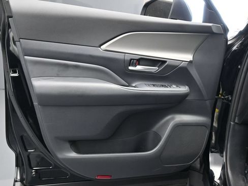 Used 2025 Toyota Grand Highlander FWD image 25