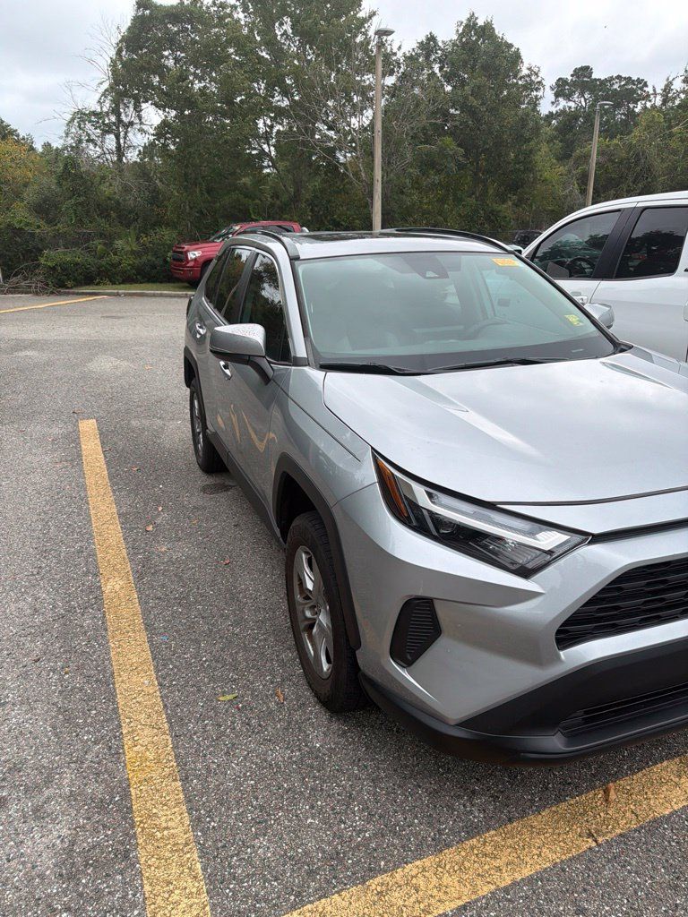 Used 2022 Toyota RAV4 XLE w/ Convenience Package FWD image 9