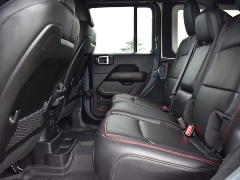 Used 2025 Jeep Wrangler Unlimited Rubicon AWD/4WD image 13