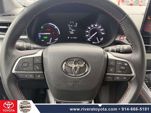 Used 2023 Toyota Sienna XSE image 15