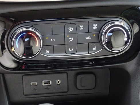 Used 2023 Buick Encore GX Preferred w/ Cold Weather Comfort Package image 21