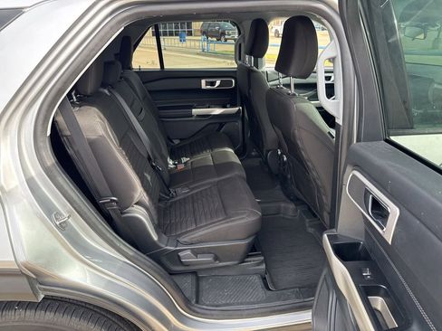 Used 2021 Ford Explorer XLT image 11