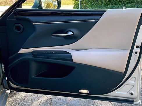 Used 2021 Lexus ES 350 w/ Premium Package image 27