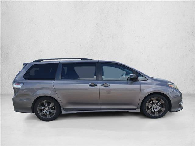 Used 2015 Toyota Sienna SE Premium FWD image 4