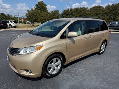 Used 2012 Toyota Sienna LE w/ Towing Pkg