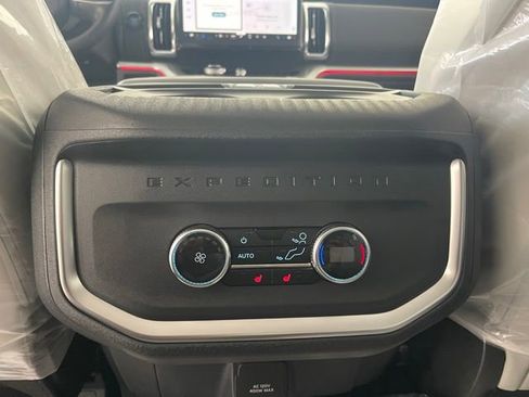 Used 2026 Ford Expedition Platinum w/ Driver's Package AWD/4WD image 15