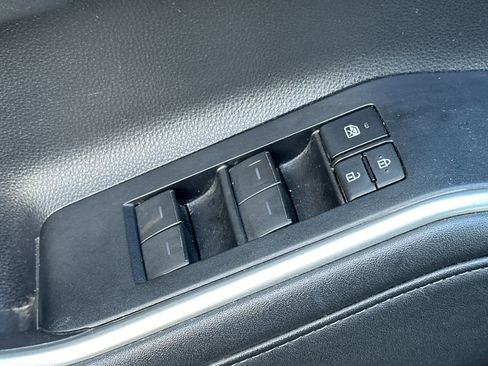 Used 2021 Toyota Highlander XLE image 13