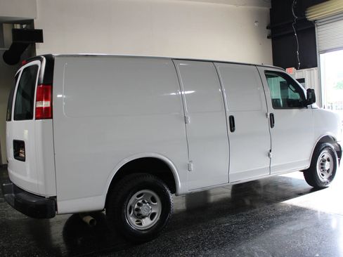 Used 2018 Chevrolet Express 2500 w/ Driver Convenience Package image 3