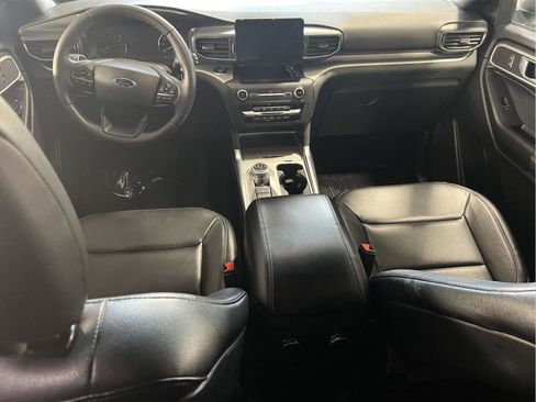Used 2020 Ford Explorer XLT w/ Equipment Group 202A AWD/4WD image 19