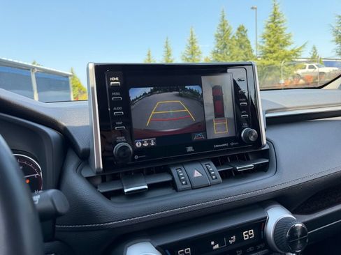 Used 2020 Toyota RAV4 Limited AWD/4WD image 17
