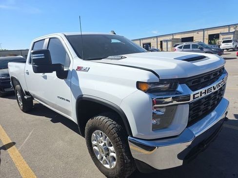 Used 2023 Chevrolet Silverado 2500 LT image 2