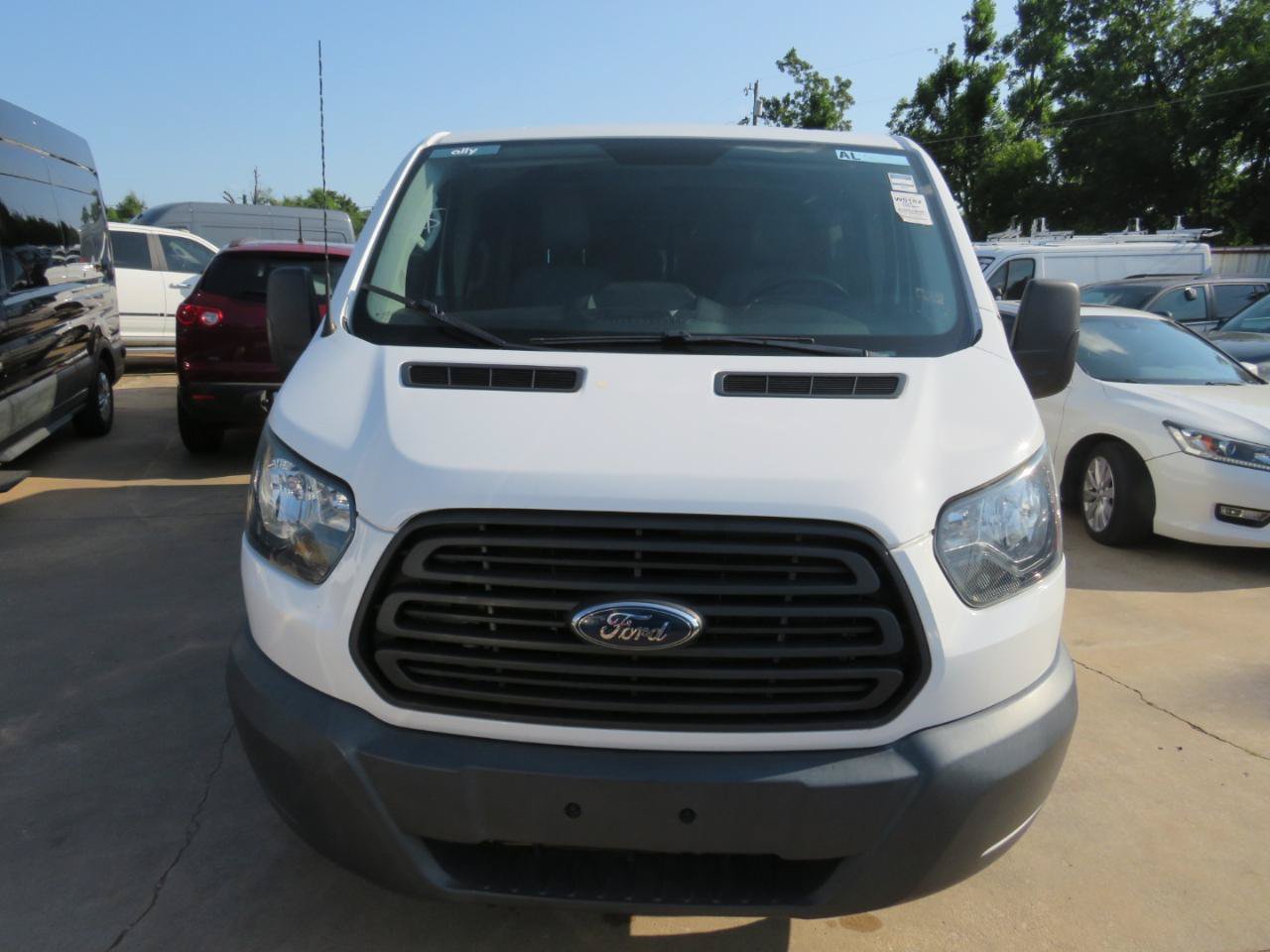 Used 2016 Ford Transit 150 130 Low Roof RWD image 4
