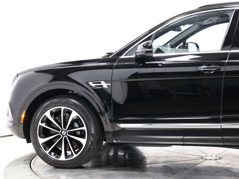 Used 2018 Bentley Bentayga AWD/4WD image 6