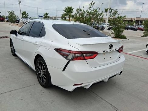 Used 2023 Toyota Camry SE FWD image 4