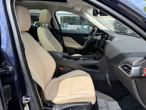Used 2017 Jaguar F-PACE Premium AWD/4WD image 16