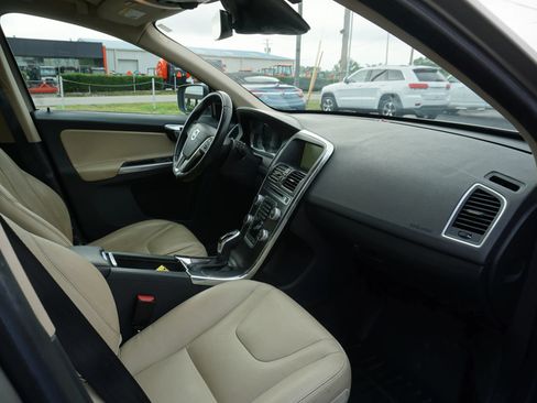 Used 2016 Volvo XC60 T5 Premier w/ Proximity Package FWD image 25