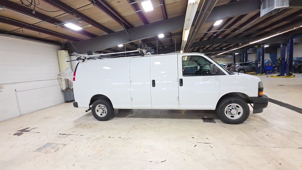 Used 2023 Chevrolet Express 3500 Extended RWD image 4