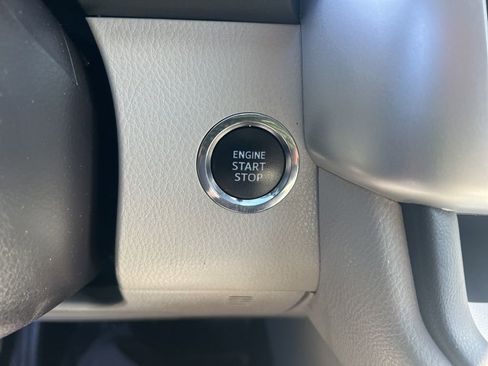 Used 2019 Toyota Highlander XLE image 60