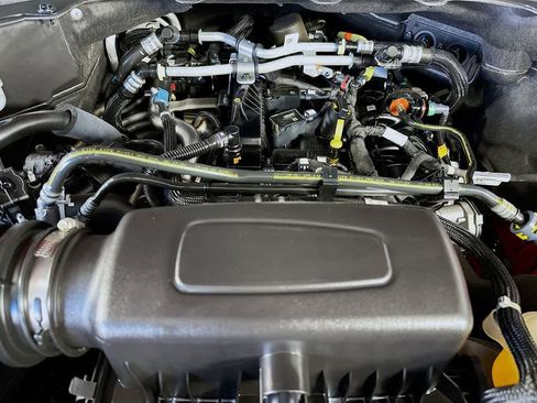 Certified 2022 Ford Explorer XLT w/ Equipment Group 202A image 9