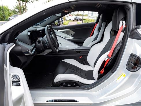 Used 2021 Chevrolet Corvette Stingray Preferred Cpe w/ Z51 Performance Package RWD image 20