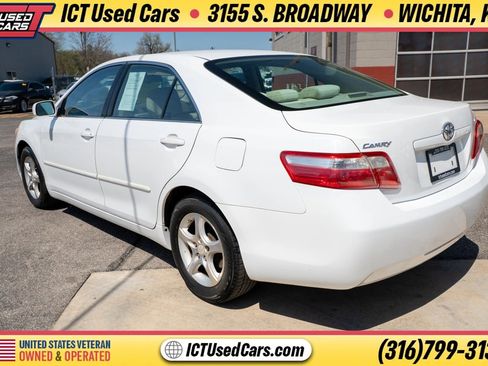Used 2008 Toyota Camry LE FWD image 2