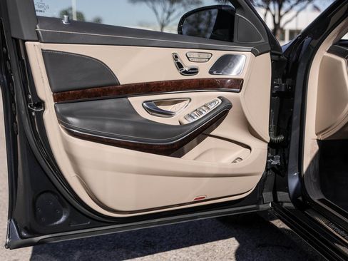 Used 2018 Mercedes-Benz S 560 4MATIC Sedan image 27