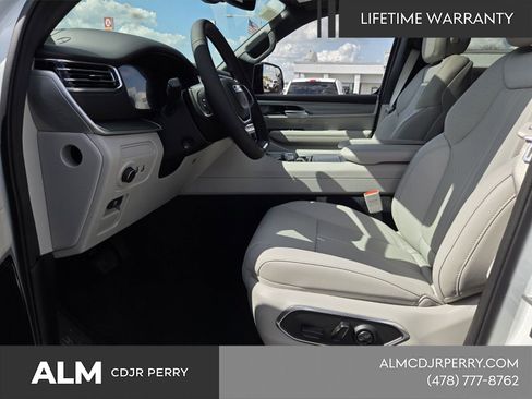 New 2026 Jeep Grand Wagoneer Limited AWD/4WD image 3