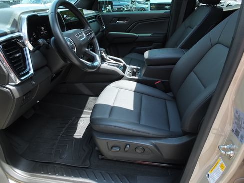 Used 2024 GMC Canyon Elevation w/ Elevation Premium Package AWD/4WD image 13