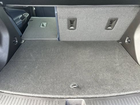 Used 2022 Chevrolet Bolt EUV LT w/ Convenience Package image 15