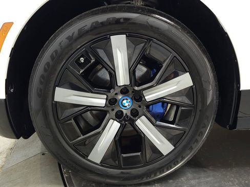 Used 2024 BMW iX xDrive50 w/ Sport Package AWD/4WD image 14