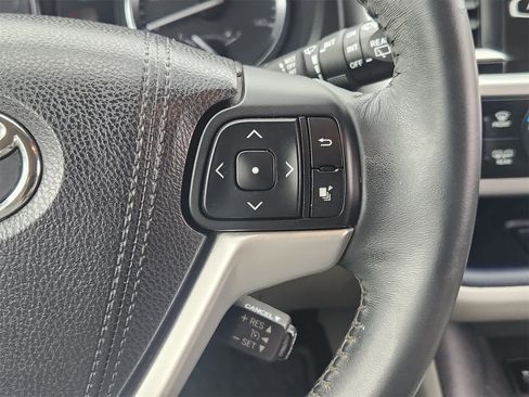 Used 2016 Toyota Highlander XLE image 29