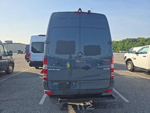 Used 2018 Mercedes-Benz Sprinter 2500 image 5