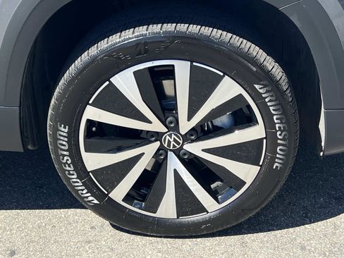 Certified 2023 Volkswagen Taos SE w/ Panoramic Sunroof Package image 29