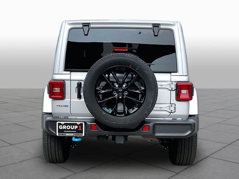 Used 2023 Jeep Wrangler Unlimited Sahara w/ Cold Weather Group AWD/4WD image 5