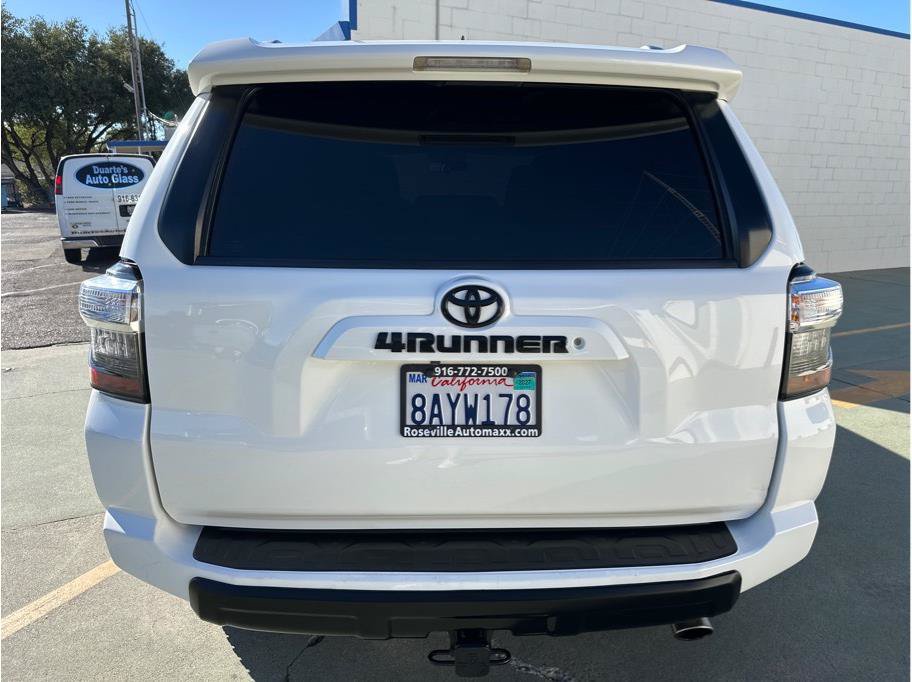 Used 2015 Toyota 4Runner SR5 AWD/4WD image 11