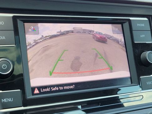 Used 2023 Volkswagen Jetta SE w/ Panoramic Sunroof Package FWD image 31